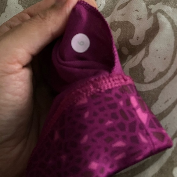 COPY - Lululemon Workout Athletic Tank Top with Built-in Sports Bra Size 6 in E… - Picture 9 of 11